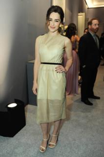 Emilia Clarke feet photo thumbnail