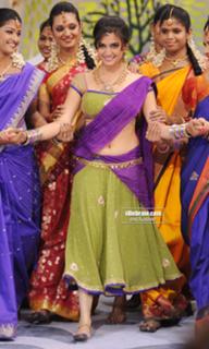Kriti Kharbanda feet photo thumbnail