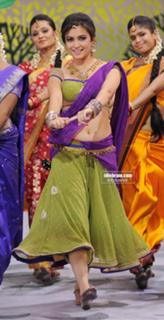 Kriti Kharbanda feet photo thumbnail