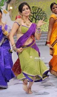 Kriti Kharbanda feet photo thumbnail