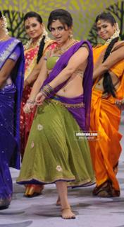 Kriti Kharbanda feet photo thumbnail