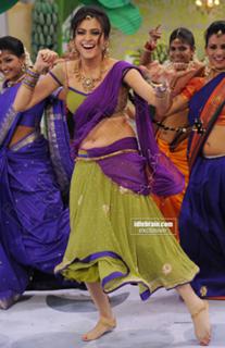 Kriti Kharbanda feet photo thumbnail