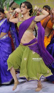 Kriti Kharbanda feet photo thumbnail