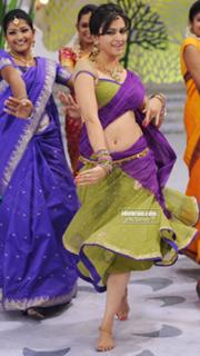 Kriti Kharbanda feet photo thumbnail