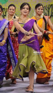 Kriti Kharbanda feet photo thumbnail