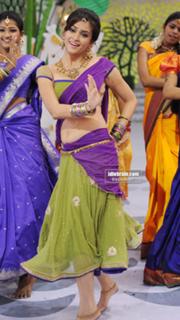 Kriti Kharbanda feet photo thumbnail