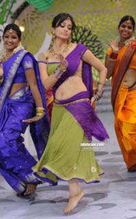 Kriti Kharbanda feet photo thumbnail