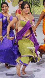 Kriti Kharbanda feet photo thumbnail
