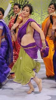 Kriti Kharbanda feet photo thumbnail