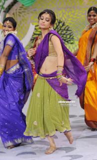 Kriti Kharbanda feet photo thumbnail