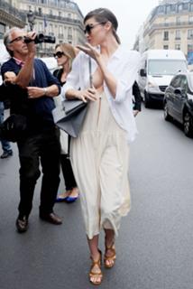 Miranda Kerr feet photo thumbnail
