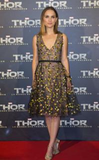 Natalie Portman feet photo thumbnail