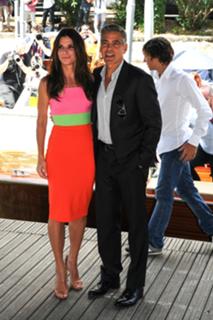 Sandra Bullock feet photo thumbnail