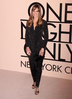 Hilary Swank feet photo thumbnail