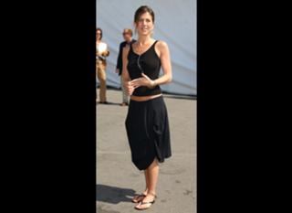 Jennifer Aniston feet photo thumbnail