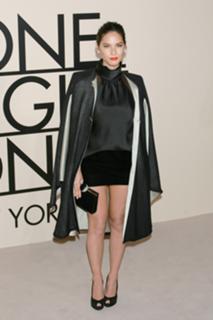 Olivia Munn feet photo thumbnail