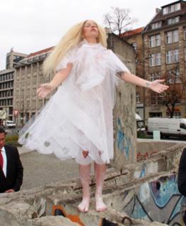 Lady Gaga feet photo thumbnail