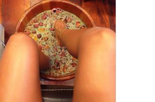 Izabel Goulart feet photo thumbnail
