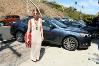 AnnaLynne McCord feet photo thumbnail