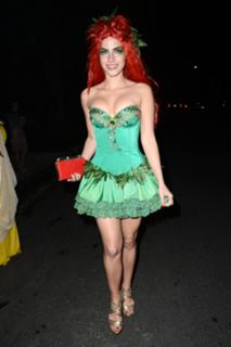 Jessica Lowndes feet photo thumbnail
