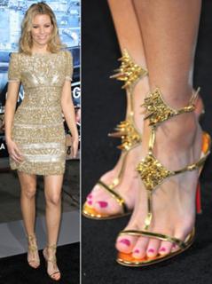 Elizabeth Banks feet photo thumbnail