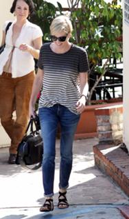 Charlize Theron feet photo thumbnail