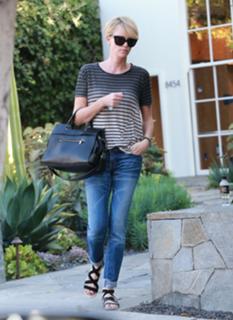Charlize Theron feet photo thumbnail