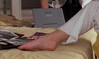 Elizabeth Hurley feet photo thumbnail