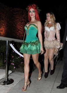 Jessica Lowndes feet photo thumbnail