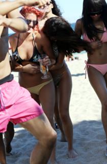 Selena Gomez feet photo thumbnail