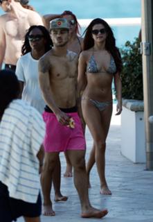 Selena Gomez feet photo thumbnail