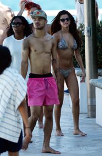 Selena Gomez feet photo thumbnail