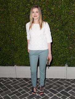 Gillian Jacobs feet photo thumbnail