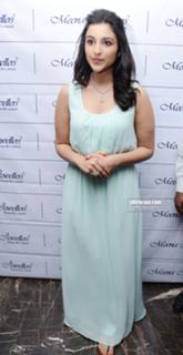 Parineeti Chopra feet photo thumbnail