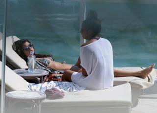 Selena Gomez feet photo thumbnail