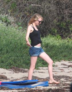 Emma Stone feet photo thumbnail