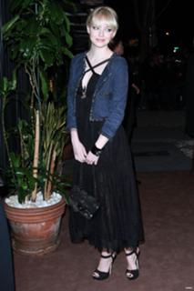 Emma Stone feet photo thumbnail