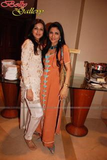 Sonali Bendre feet photo thumbnail