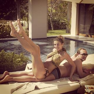 Elisabetta Canalis feet photo thumbnail