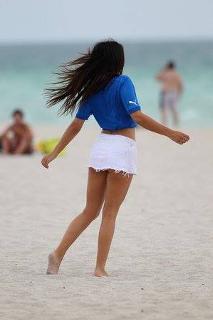 Claudia Romani feet photo thumbnail