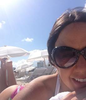 Claudia Romani feet photo thumbnail