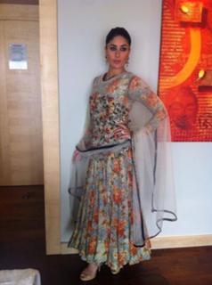 Kareena Kapoor feet photo thumbnail
