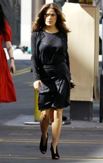 Salma Hayek feet photo thumbnail
