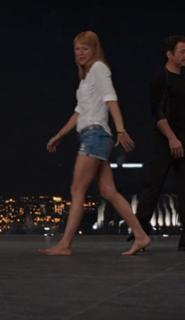 Gwyneth Paltrow feet photo thumbnail