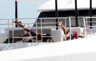 Naomi Campbell feet photo thumbnail