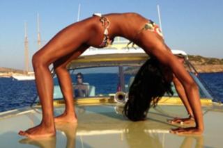 Naomi Campbell feet photo thumbnail