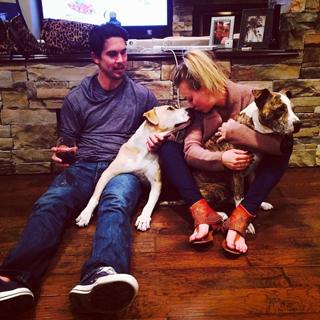 Kaley Cuoco feet photo thumbnail