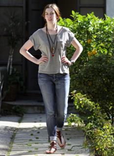 Anne Hathaway feet photo thumbnail
