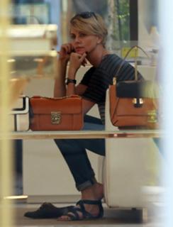 Charlize Theron feet photo thumbnail