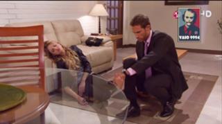Eiza González feet photo thumbnail